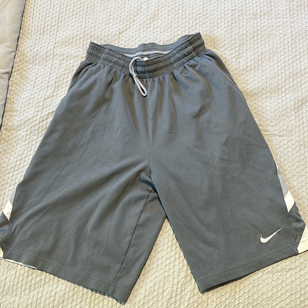 Men’s Nike dry fit shorts   Medium